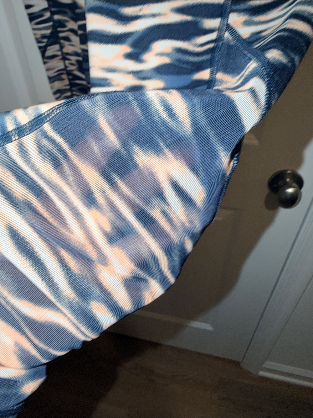 Sweaty Betty Sculpt Yoga Leggings 7/8 Length Stellar Blue Water Print, Size XL - Picture 11 of 12